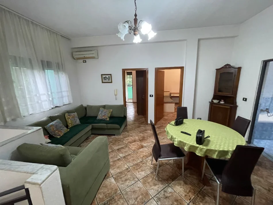 Tirane, jepet me qera apartament 2+1+Aneks+Ballkon Kati 1, 100 m² 550 € (zogu i zi)