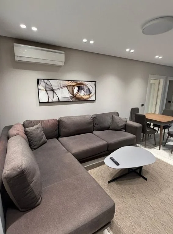 Tirane, jepet me qera apartament 2+1+Aneks+Ballkon Kati 1, 76 m² 1.000 € (Qender)