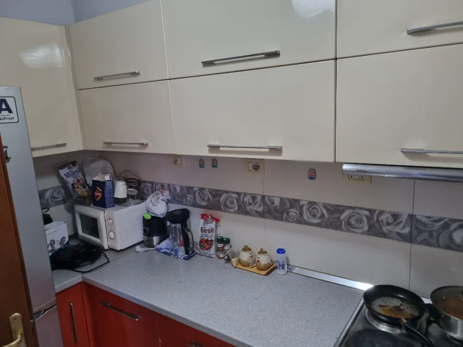 Tirane, jepet me qera apartament 2+1+Aneks+Ballkon Kati 2, 108 m² 600 € (selite)