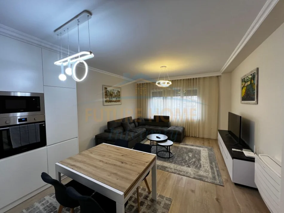 Tirane, jepet me qera apartament 2+1+Aneks+Ballkon Kati 2, 111 m² 1.000 € (Qender)