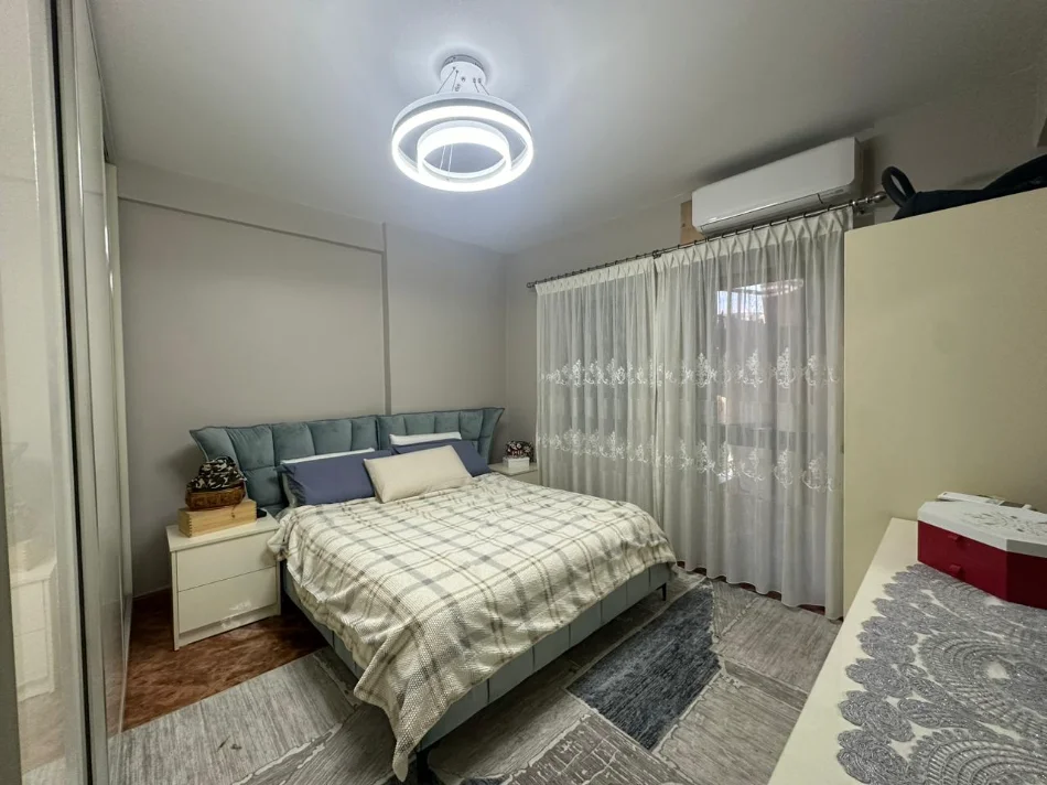 Tirane, jepet me qera apartament 2+1+Aneks+Ballkon Kati 2, 120 m² 950 € (qender , sheshi skenderbej)