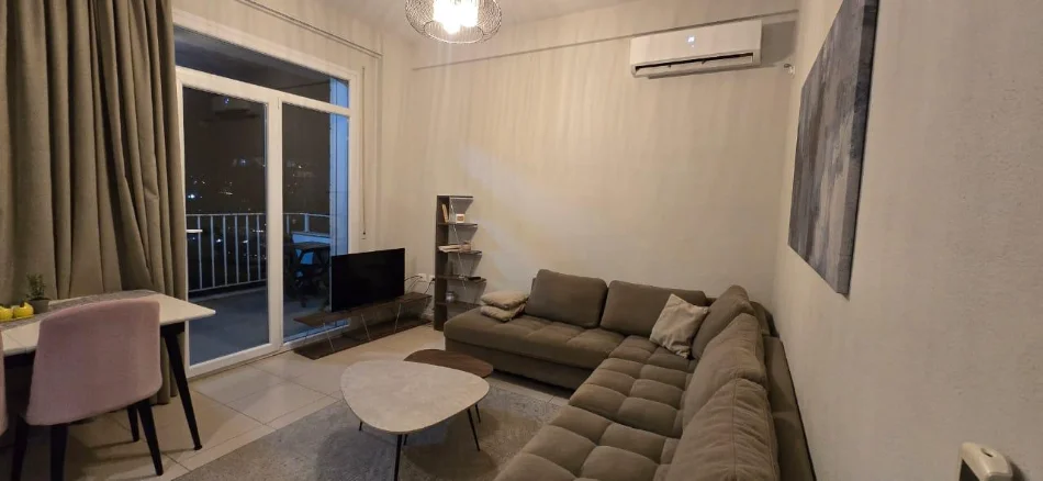 Tirane, jepet me qera apartament 2+1+Aneks+Ballkon Kati 2, 800 € (liqeni i thate , kopshti botanik)