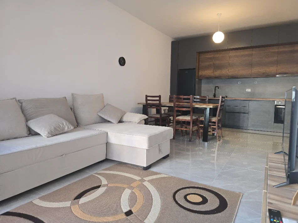 Tirane, jepet me qera apartament 2+1+Aneks+Ballkon Kati 3, 100 m² 460 € (Rruga Ali Visha)