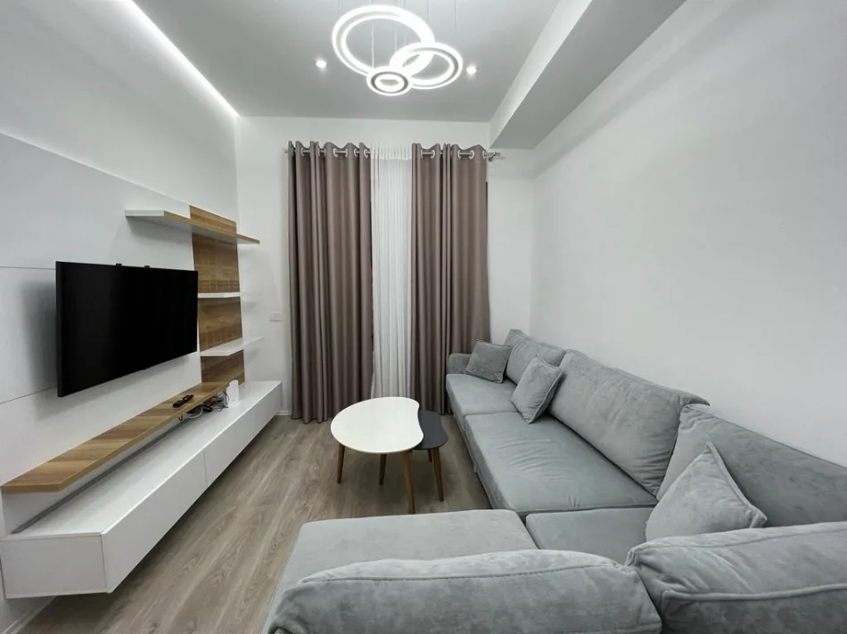 Tirane, jepet me qera apartament 2+1+Aneks+Ballkon Kati 3, 100 m² (rruga ali demi)