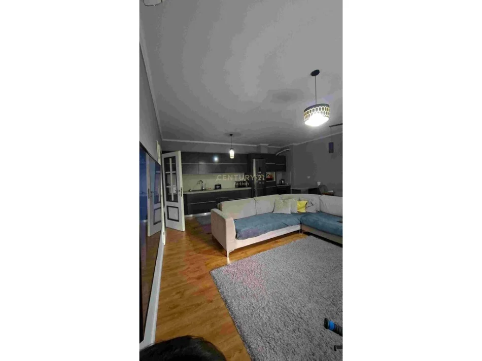 Tirane, jepet me qera apartament 2+1+Aneks+Ballkon Kati 3, 119 m² 800 € (Don Bosco)