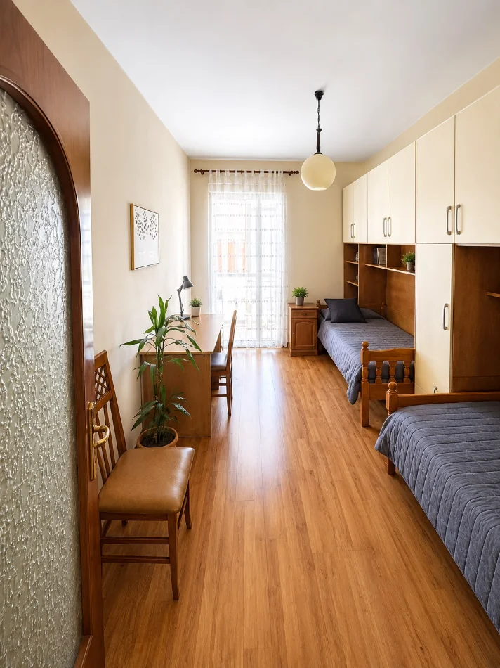 Tirane, jepet me qera apartament 2+1+Aneks+Ballkon Kati 3, 95 m² 700 € (ish stacioni i trenit)