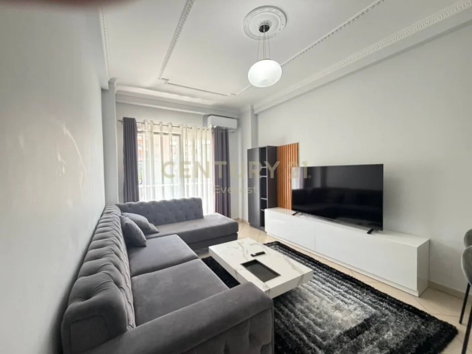 Tirane, jepet me qera apartament 2+1+Aneks+Ballkon Kati 4, 110 m² 1.000 €