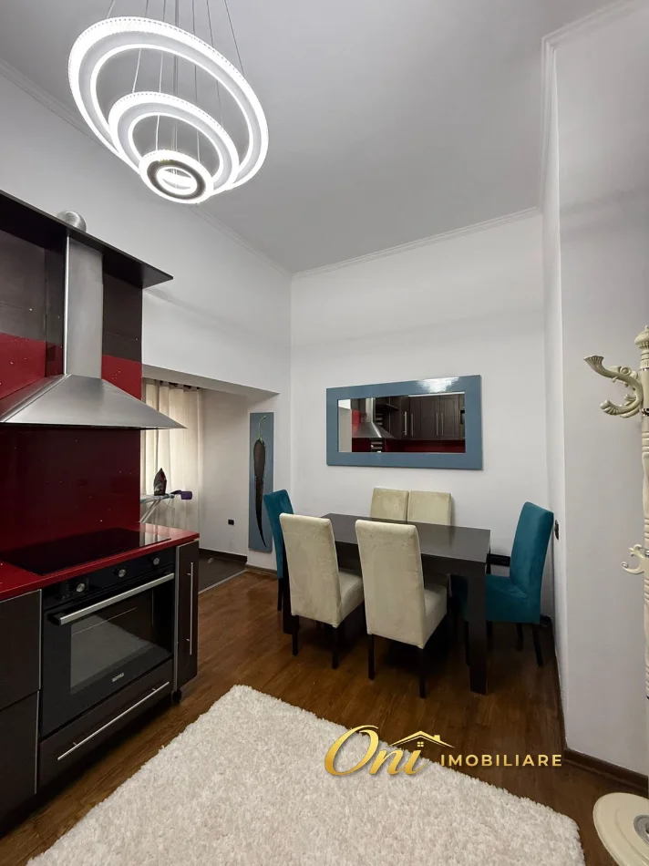 Tirane, jepet me qera apartament 2+1+Aneks+Ballkon Kati 4, 120 m² 1.000 € (QENDER)