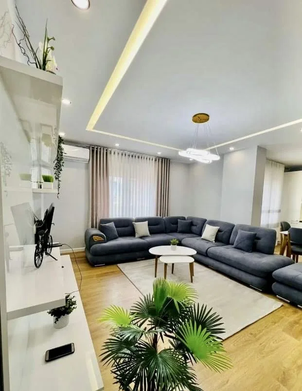 Tirane, jepet me qera apartament 2+1+Aneks+Ballkon, Kati 4, 120 m2 970 € (Zogu i Zi)