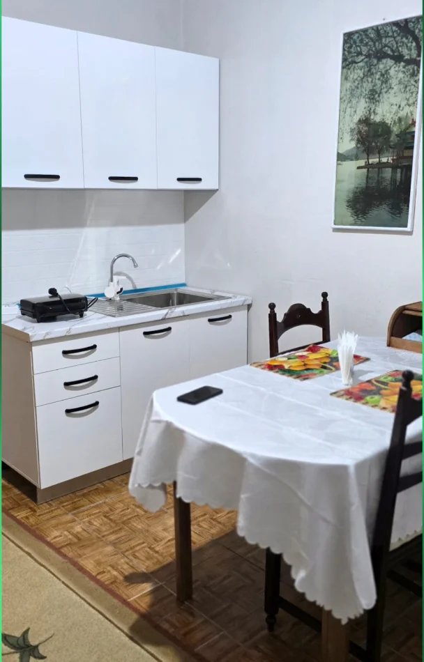 Tirane, jepet me qera apartament 2+1+Aneks+Ballkon Kati 4, 81 m² 450 € (Rruga Ferit Xhajko)