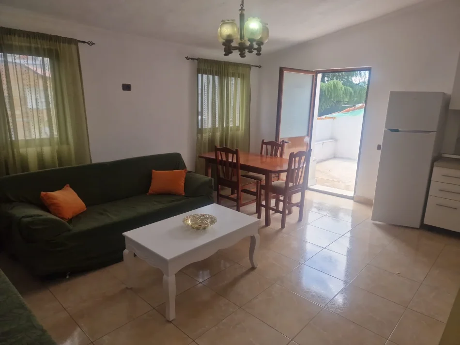Tirane, jepet me qera apartament 2+1+Aneks+Ballkon Kati 4, 90 m² 500 € (rruga e durresit)
