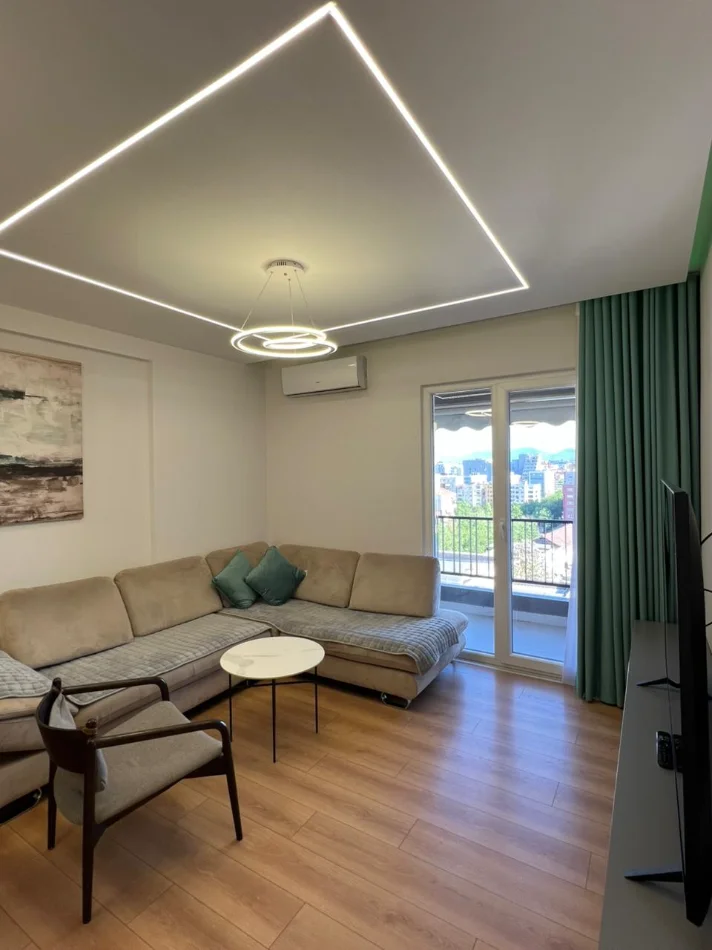 Tirane, jepet me qera apartament 2+1+Aneks+Ballkon Kati 4, 93 m² 750 € (5 MAJI)