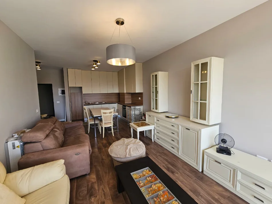Tirane, jepet me qera apartament 2+1+Aneks+Ballkon Kati 5, 600 € (ish dogana)