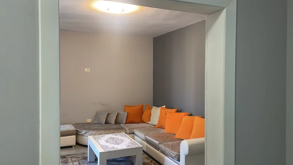 Tirane, jepet me qera apartament 2+1+Aneks+Ballkon Kati 5, 80 m² 800 € (Rruga e Elbasanit)
