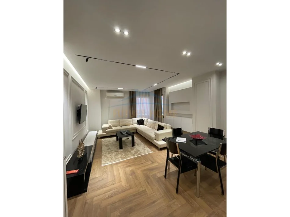 Tirane, jepet me qera apartament 2+1+Aneks+Ballkon Kati 5, 81 m² 850 € (Qender)