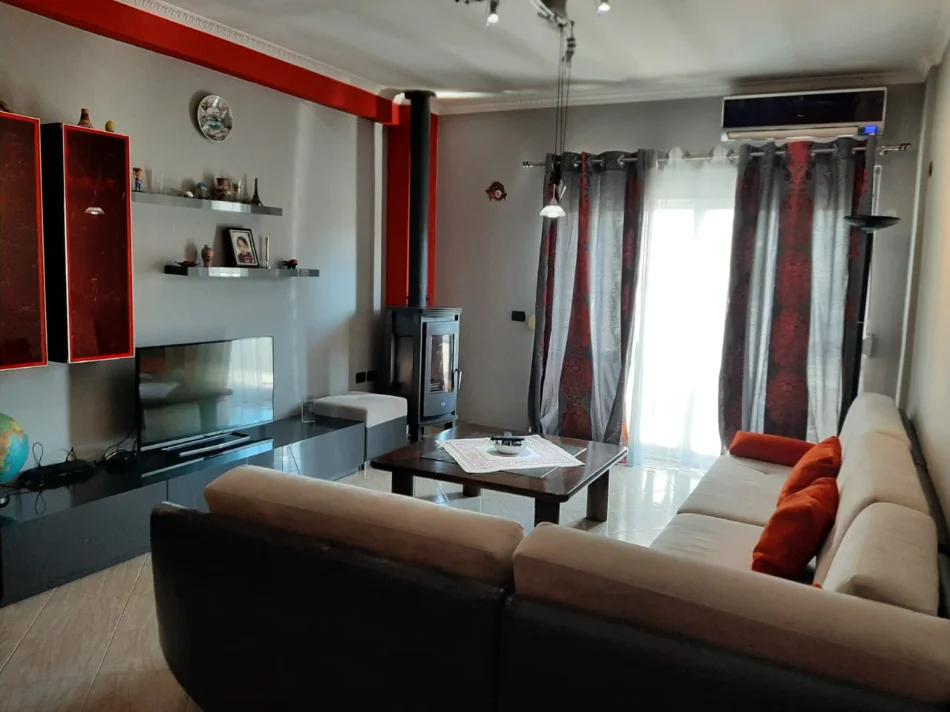 Tirane, jepet me qera apartament 2+1+Aneks+Ballkon Kati 8, 100 m² 550 € (ASTIR)
