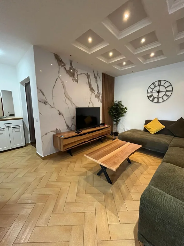 Tirane, jepet me qera apartament 2+1+Aneks+Ballkon Kati 8, 70 m² (Rruga Bardhok Biba)