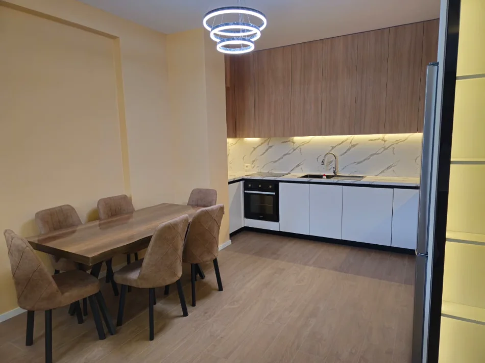 Tirane, jepet me qera apartament 2+1+Aneks Kati 2, 120 m² 1.200 € (LIQENI THATE)