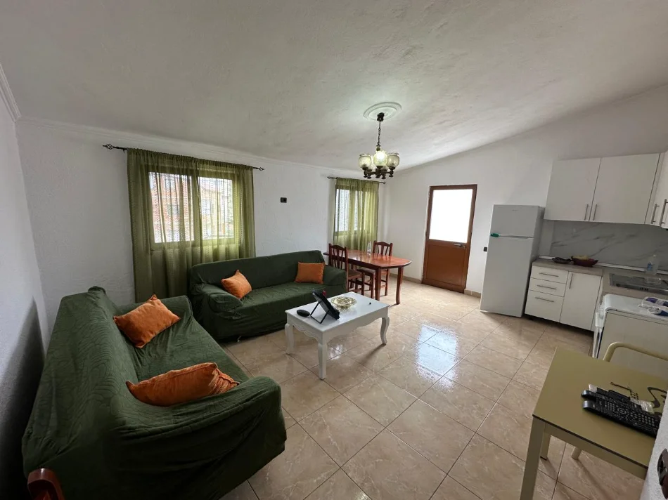 Tirane, jepet me qera apartament 2+1+Aneks Kati 4, 80 m² 450 € (Rruga e Durresit)