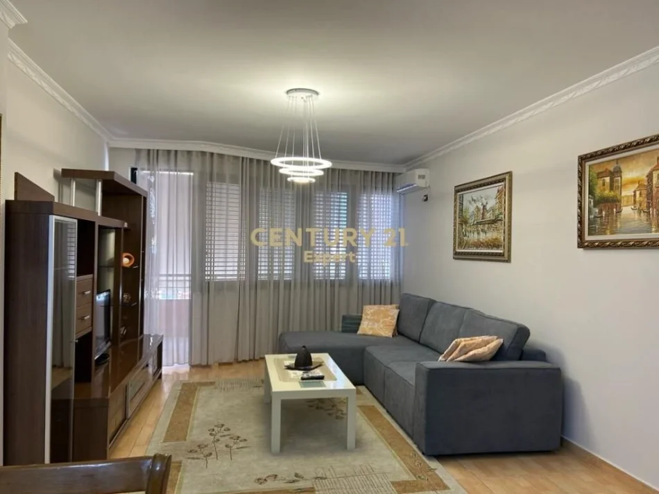Tirane, jepet me qera apartament 2+1+Aneks Kati 5, 112 m² 700 € (TEK JOENA,21 DHJETORI)
