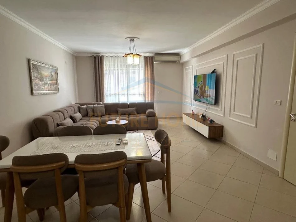 Tirane, jepet me qera apartament 2+1+Ballkon , 123 m² 550 €