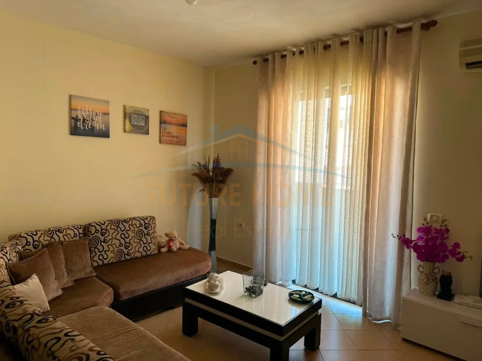Tirane, jepet me qera apartament 2+1+Ballkon , 77 m² 450 €