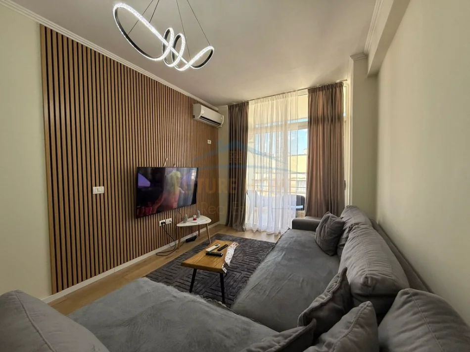 Tirane, jepet me qera apartament 2+1+Ballkon , 82 m² 600 €
