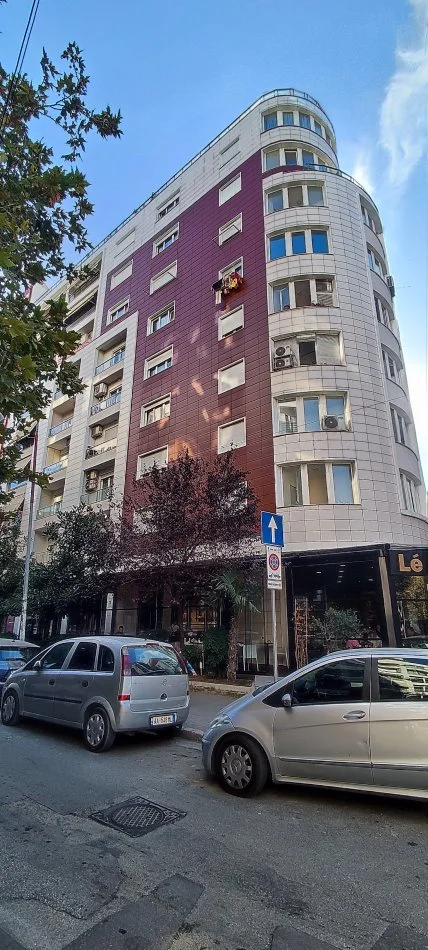 Tirane, jepet me qera apartament 2+1,Ballkon , 86 m² 790€ (Rruga e Kosovareve)