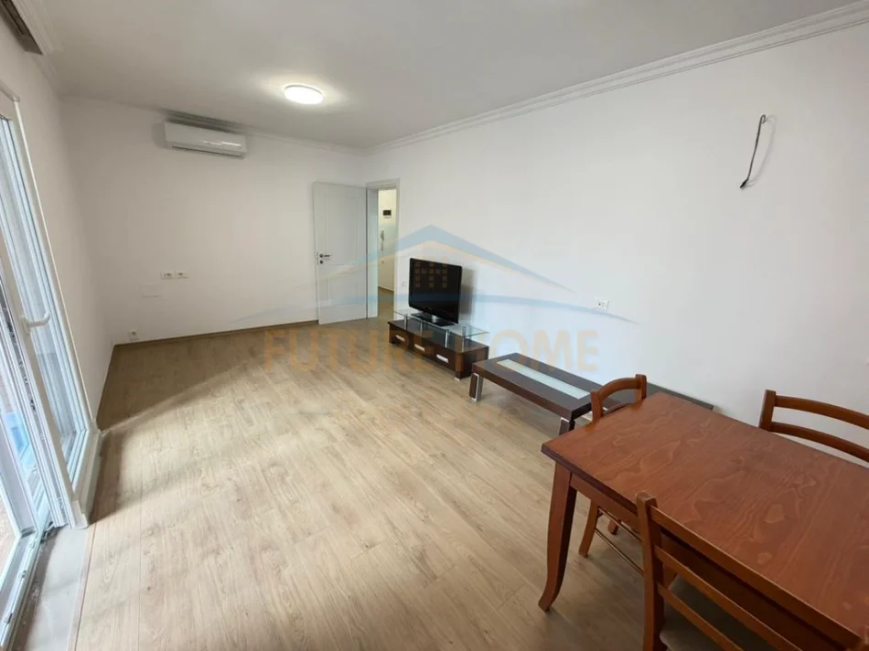 Tirane, jepet me qera apartament 2+1+Ballkon , 93 m² 1.100 €