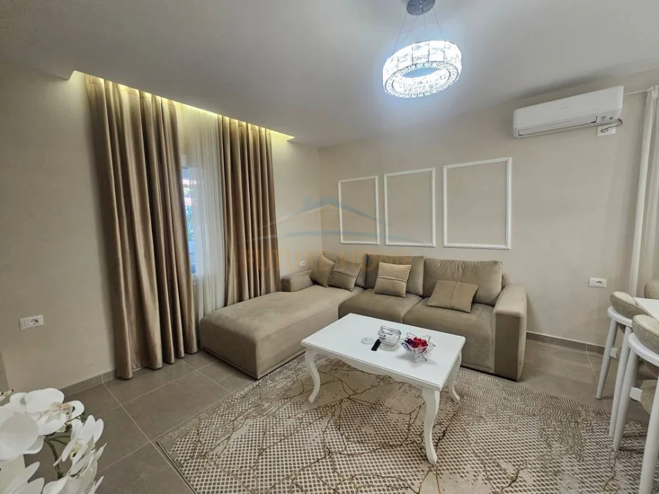 Tirane, jepet me qera apartament 2+1+Ballkon Kati 0, 132 m² 650 € (Sauk)