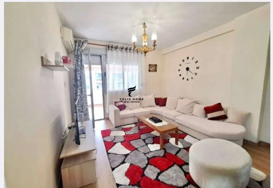 Tirane, jepet me qera apartament 2+1+Ballkon Kati 10, 104 m² 700 € (RRUGA E KAVAJES)
