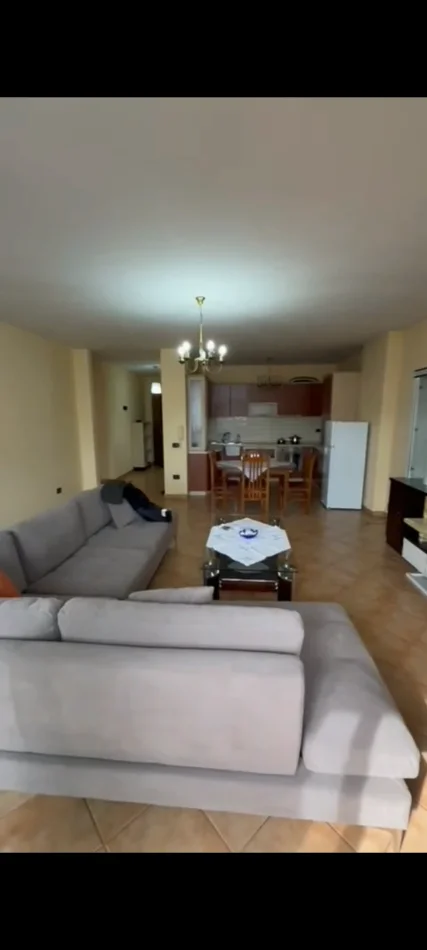 Tirane, jepet me qera apartament 2+1+Ballkon Kati 10, 111 m² 600 € (Perballe Delijorgjit)
