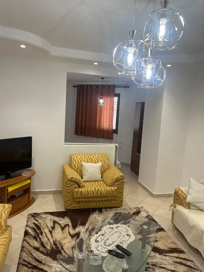 Tirane, jepet me qera apartament 2+1+Ballkon Kati 10, 124 m² 850 € (Stacioni i Trenit)