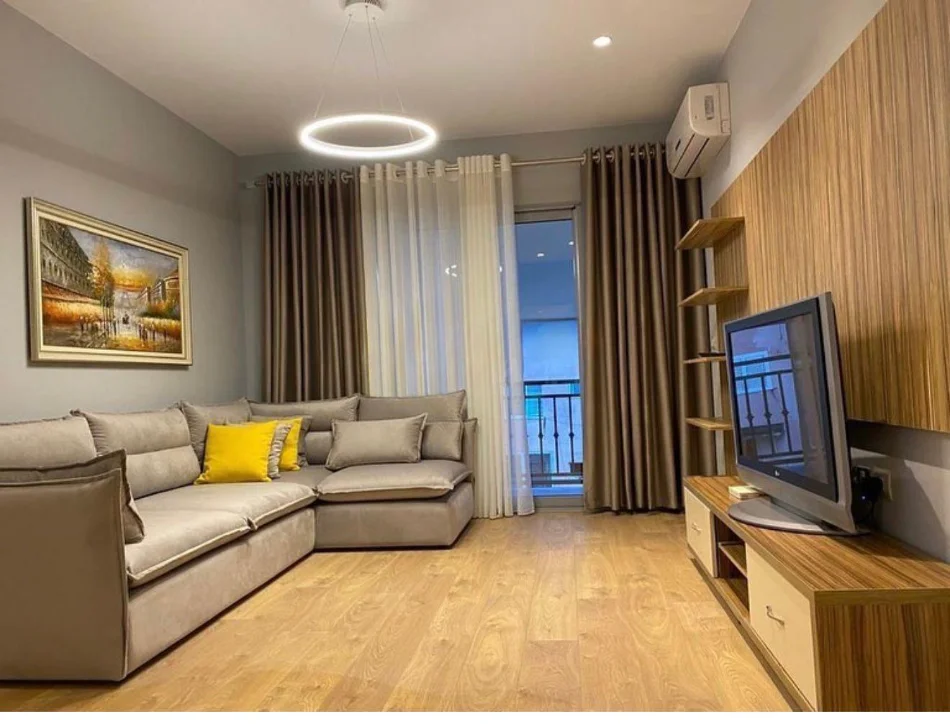 Tirane, jepet me qera apartament 2+1+Ballkon Kati 10, 80 m² 800 € (Komuna e Parisit)