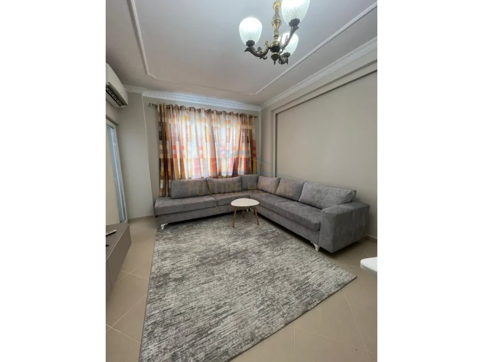 Tirane, jepet me qera apartament 2+1+Ballkon Kati 1, 100 m² 600 € (astir)
