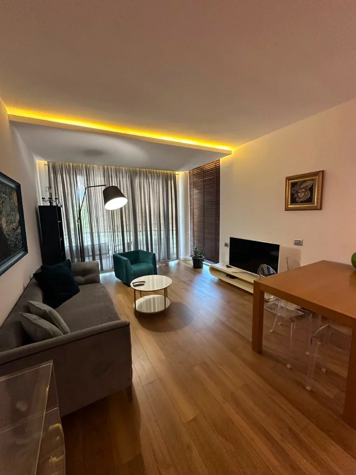 Tirane, jepet me qera apartament 2+1+Ballkon Kati 1, 100 m² 900 € (Rruga e Elbasanit)