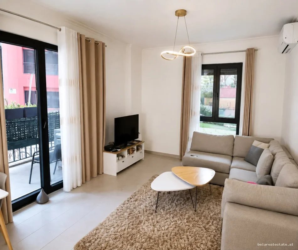 Tirane, jepet me qera apartament 2+1+Ballkon Kati 1, 105 m² 800 € (Kodra e Diellit)
