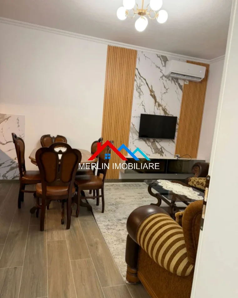 Tirane, jepet me qera apartament 2+1+Ballkon Kati 1, 110 m² 525 € (RRUGA GJON MILI,AFER BULEVARDIT TE RI)