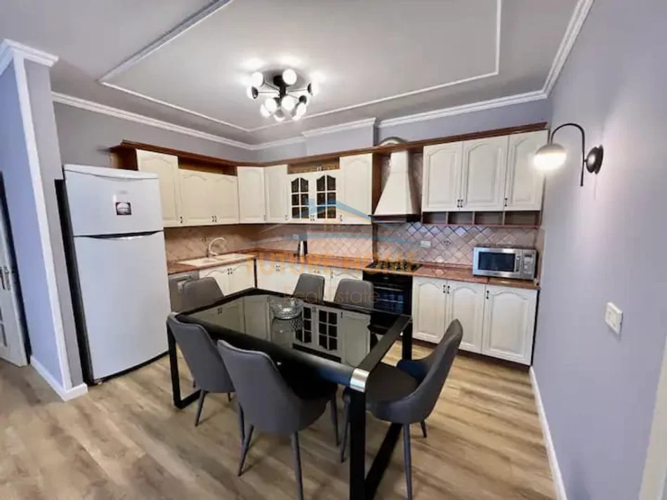 Tirane, jepet me qera apartament 2+1+Ballkon Kati 11, 124 m² 1.000 €