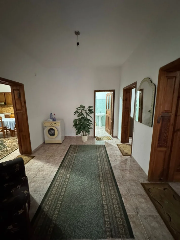 Tirane, jepet me qera apartament 2+1+Ballkon Kati 1, 118 m² 400 € (ne rrugen Ramazan Bogdani Tirane.)