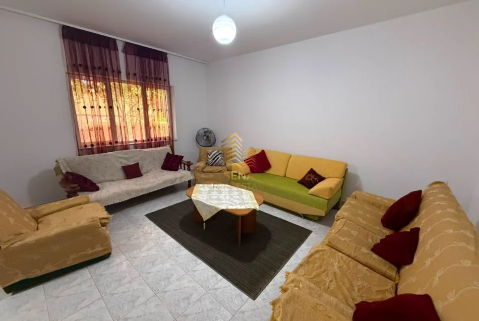 Tirane, jepet me qera apartament 2+1+Ballkon Kati 1, 120 m² 500 € (Spitali Amerikan 2)