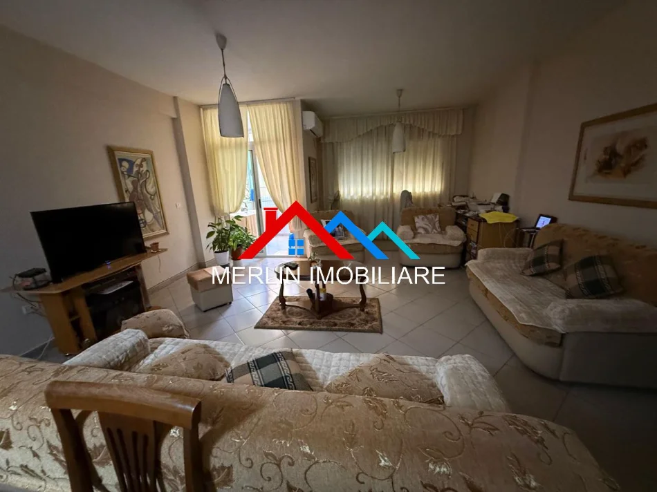 Tirane, jepet me qera apartament 2+1+Ballkon Kati 1, 120 m² 80,000 LEKE (RRUGA MEDAR SHTYLLA,KOMUNA E PARISIT)