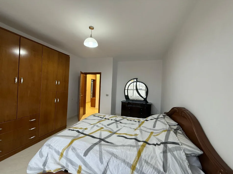 Tirane, jepet me qera apartament 2+1+Ballkon Kati 12, 100 m² 600 € (Rruga Sali Butka, 21 Dhjetori- Vasil Shanto, Tiranë)