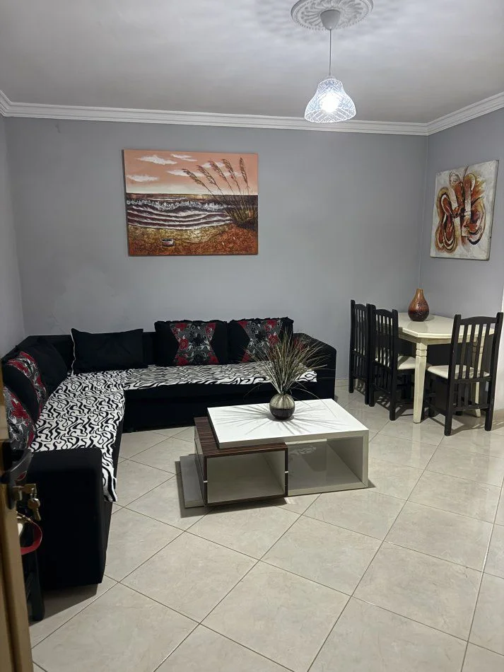 Tirane, jepet me qera apartament 2+1+Ballkon Kati 1, 65 m² 450 € (BAR VENUE XHAMLLIKU)