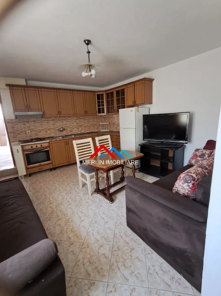 Tirane, jepet me qera apartament 2+1+Ballkon Kati 1, 70 m² 35,000 Leke /muaj(RRUGA ALI SHEFQETI,SHKOZE)