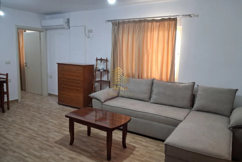 Tirane, jepet me qera apartament 2+1+Ballkon Kati 1, 75 m² 400 € (Kodra e Priftit)