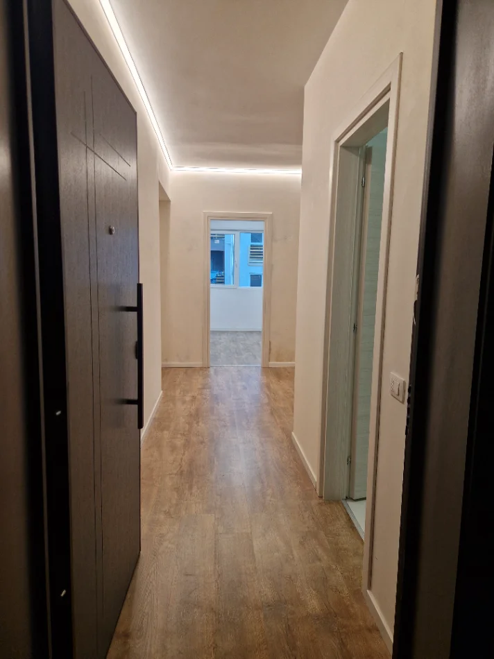 Tirane, jepet me qera apartament 2+1+Ballkon Kati 1, 75 m² 650 € (Kompleksi E88, rruga Dritan Hoxha, prane Procredit bank)
