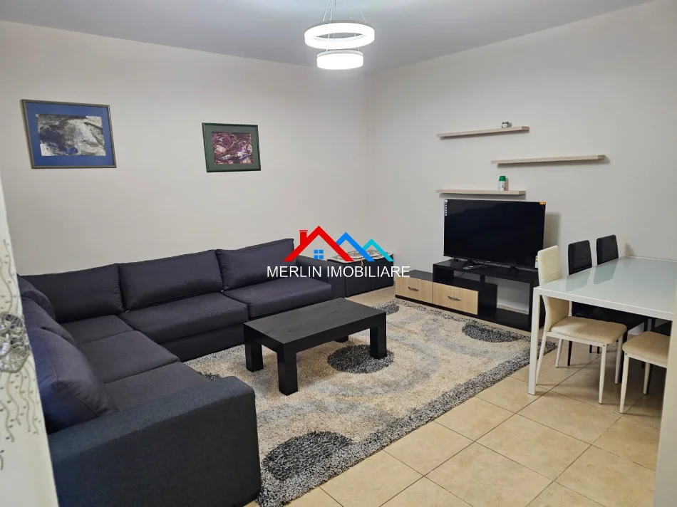 Tirane, jepet me qera apartament 2+1+Ballkon Kati 1, 76 m² 585 € (RRUGA 5 MAJI)