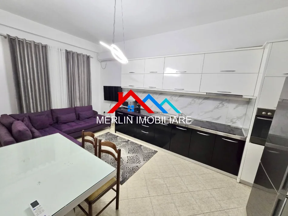 Tirane, jepet me qera apartament 2+1+Ballkon Kati 1, 88 m² 50,000 leke (RRUGA DEMNERI,YZBERISHT)