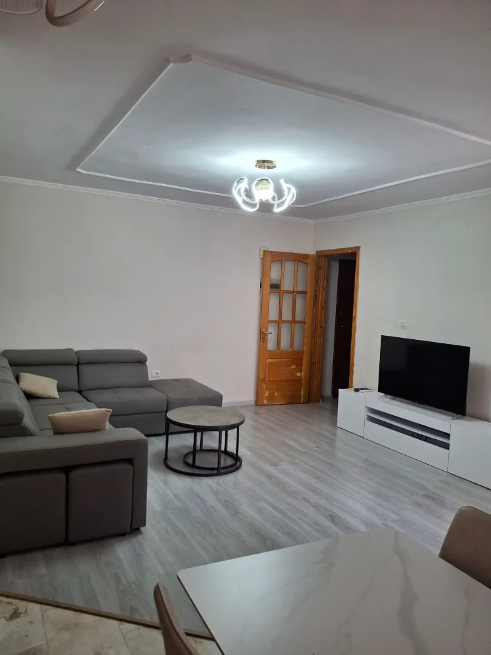 Tirane, jepet me qera apartament 2+1+Ballkon Kati 1, 90 m² 600 € (Rruga Dritan Hoxha, Laprakë, Tiranë.)